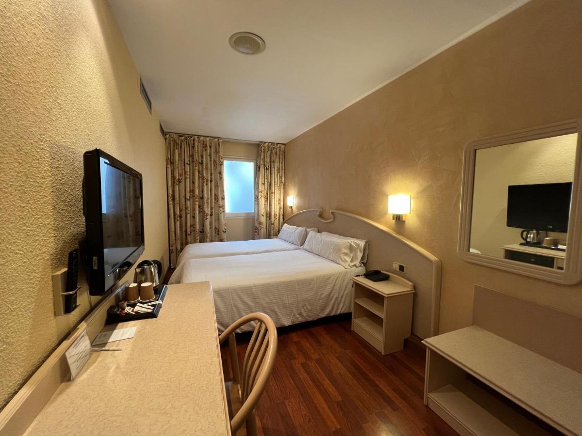 Hotel Lleo Barcellona Esterno foto