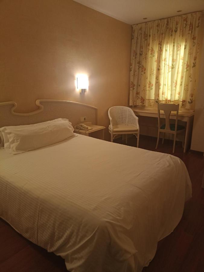 Hotel Lleo Barcellona Esterno foto