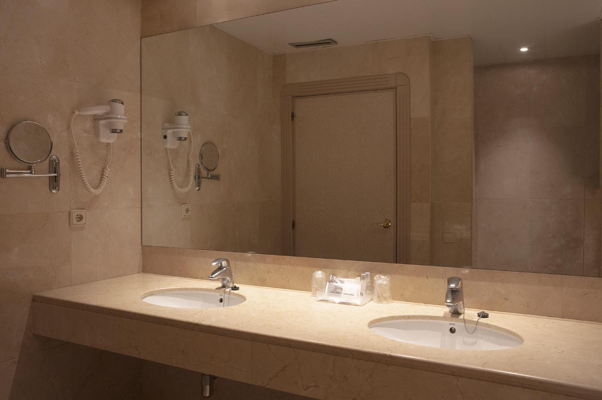 Hotel Lleo Barcellona Esterno foto